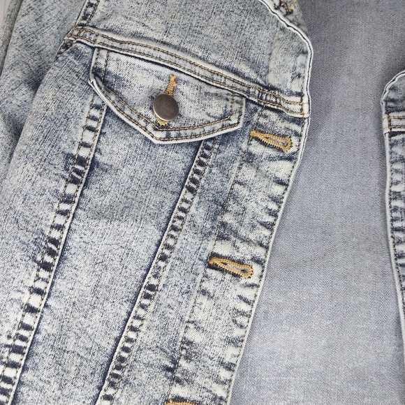 2B bebe Light Blue Cropped Denim Jacket - Picture 3 of 12